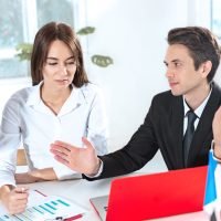 Título de la Página Interna: "Diplomado en Dirección Comercial y Ventas: Formación Especializada en Universidad CIU" URL: universidadciu.mx/diplomado-direccion-comercial-ventas Meta Título: Diplomado en Dirección Comercial y Ventas - Universidad CIU: Domina las Estrategias Clave para Impulsar tu Negocio. Meta Descripción: Descubre el Diplomado en Dirección Comercial y Ventas de Universidad CIU. Obtén una formación especializada en estrategias comerciales, mejora tus habilidades en ventas y lleva tu negocio al siguiente nivel. ¡Estudia con flexibilidad y calidad académica! ¡Diplomado en Dirección Comercial y Ventas de la Universidad CIU! Diplomado en Dirección Comercial y Ventas En Universidad CIU, nos complace ofrecer un Diplomado en Dirección Comercial y Ventas diseñado para profesionales que desean dominar las estrategias clave para impulsar el crecimiento y la rentabilidad de sus negocios. Nuestro programa te brinda la oportunidad de adquirir conocimientos especializados en dirección comercial y ventas, y desarrollar habilidades prácticas para liderar equipos y alcanzar objetivos comerciales ambiciosos. ¿En qué consiste el Diplomado en Dirección Comercial y Ventas? El Diplomado en Dirección Comercial y Ventas aborda aspectos de la gestión comercial, desde la planificación estratégica hasta la ejecución efectiva de estrategias de ventas. Los participantes exploran temas como análisis de mercado, desarrollo de productos, técnicas de venta, gestión de equipos comerciales, marketing digital y más, con el objetivo de desarrollar habilidades integrales para liderar con éxito el departamento comercial de una empresa. Estudia Dirección Comercial y Ventas en Universidad CIU Nuestro programa de Diplomado en Dirección Comercial y Ventas te ofrece la flexibilidad que necesitas para equilibrar tus estudios con tus compromisos personales y profesionales. Algunos aspectos destacados de nuestro programa incluyen: Flexibilidad Horaria: Accede a tus clases y materiales de estudio en línea desde cualquier lugar y en cualquier momento que te resulte conveniente. Contenido Especializado: Sumérgete en el estudio detallado y práctico de las estrategias comerciales y de ventas a través de cursos especializados y electivos relevantes. Interacción Virtual: Participa en discusiones en línea, colabora con profesores y compañeros de clase, y accede al apoyo académico cuando lo necesites. Aplicación Práctica: Aplica tus conocimientos en proyectos prácticos que simulan situaciones reales de gestión comercial y de ventas. ¿Qué es la Dirección Comercial? La dirección comercial es el proceso de planificar, organizar, dirigir y controlar las actividades relacionadas con la venta de productos o servicios de una empresa. Implica el desarrollo de estrategias para identificar oportunidades de mercado, establecer relaciones con clientes potenciales, gestionar equipos de ventas y alcanzar los objetivos de ventas de la empresa. ¿Por Qué Elegir el Diplomado en Dirección Comercial y Ventas de Universidad CIU? Nuestro Diplomado en Dirección Comercial y Ventas te ofrece: Una formación especializada en estrategias comerciales y de ventas, con enfoque en el éxito empresarial. La flexibilidad de estudiar en línea desde cualquier lugar y en cualquier momento. La oportunidad de adquirir herramientas prácticas para potenciar el crecimiento y la rentabilidad de tu negocio. El respaldo de una institución educativa reconocida y con experiencia en la formación de profesionales en dirección comercial y ventas. ¡Inscríbete Hoy! Si estás listo para dominar las estrategias clave para impulsar el éxito de tu negocio, ¡nuestro Diplomado en Dirección Comercial y Ventas te está esperando! Contáctanos hoy mismo para obtener más información sobre nuestro programa o para iniciar tu proceso de inscripción. ¡Estamos aquí para ayudarte a alcanzar tus metas empresariales con éxito! Diplomado En Dirección Comercial Y Ventas